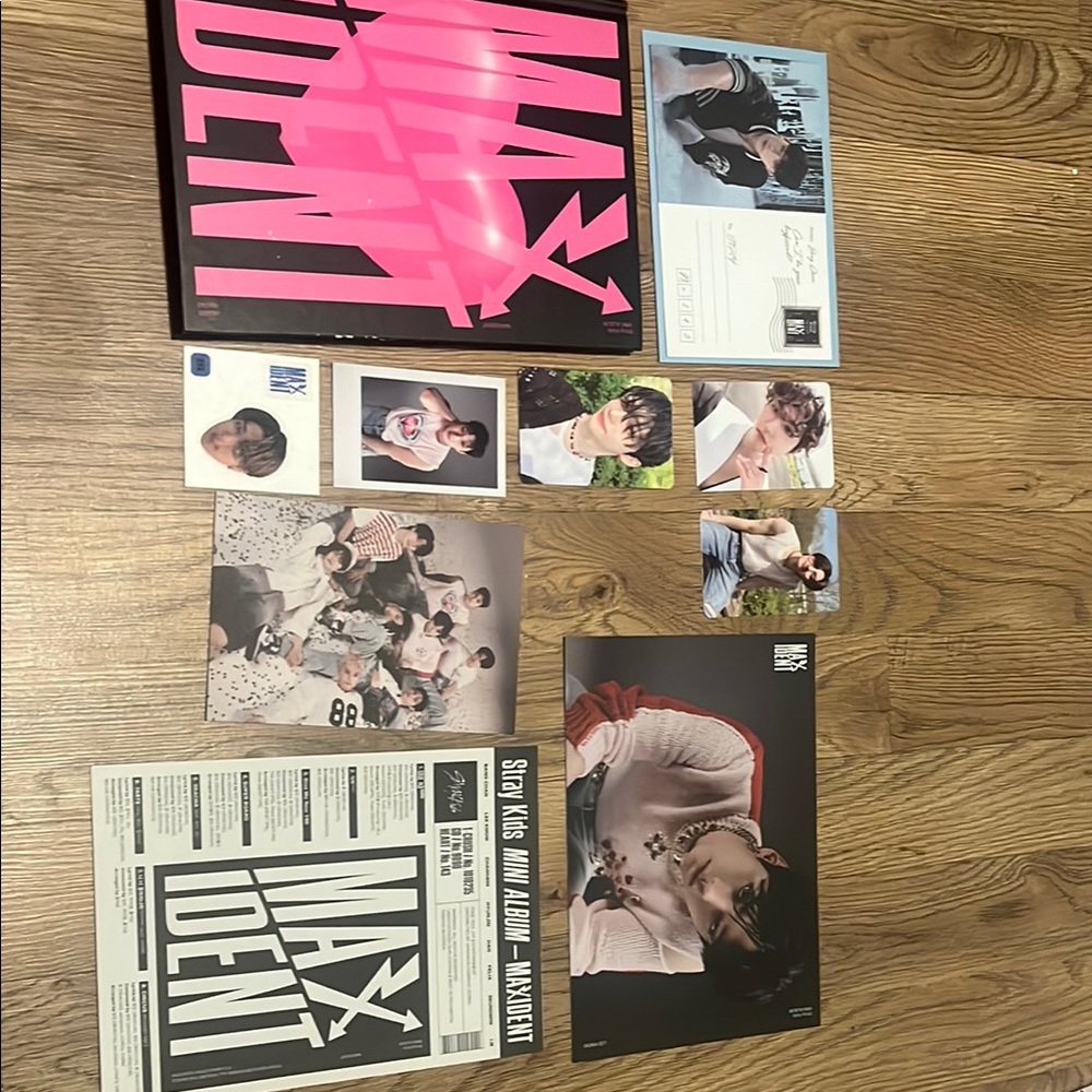 MAXIDENT Album with Photocards